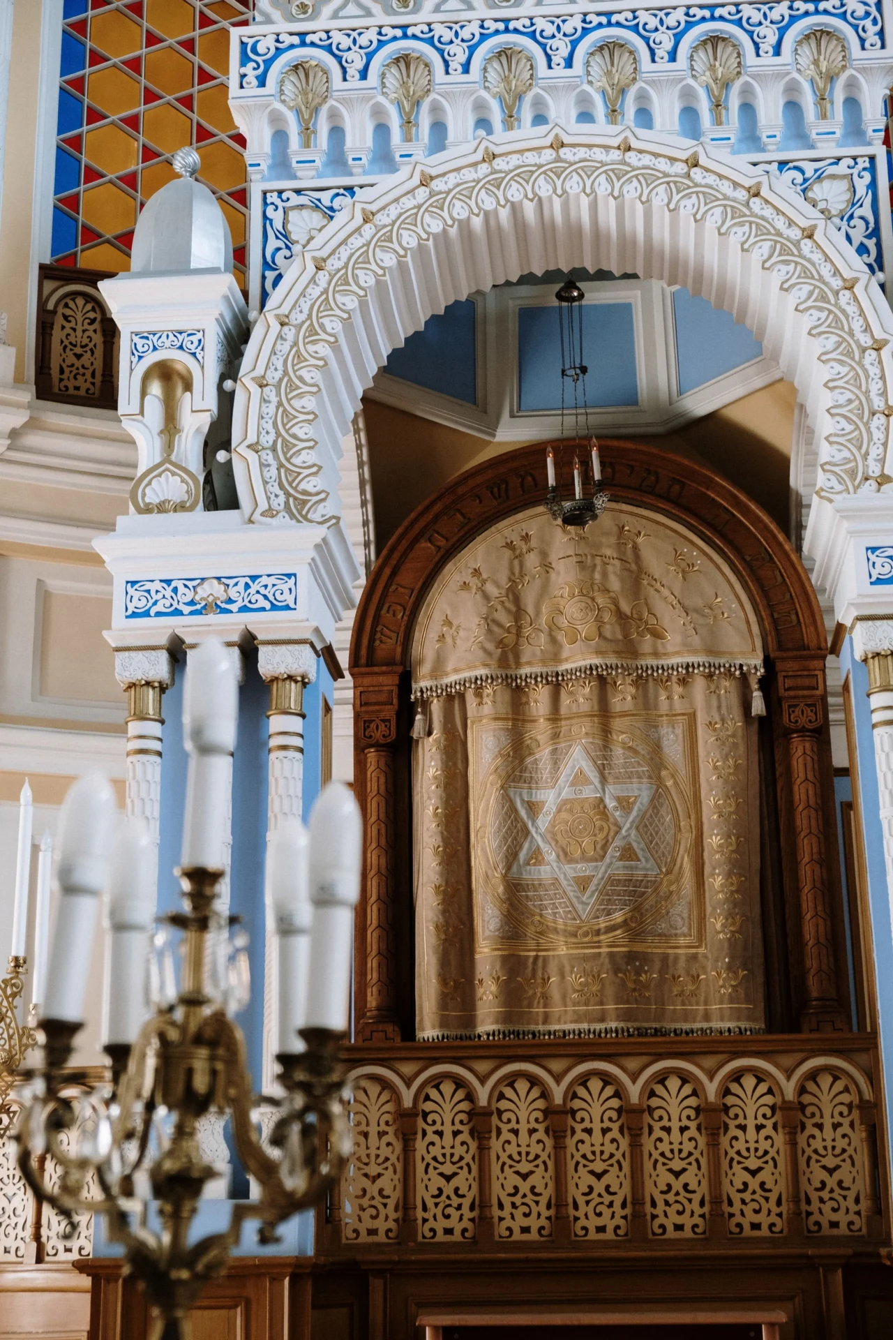 Aron kodesh with embroidered curtain