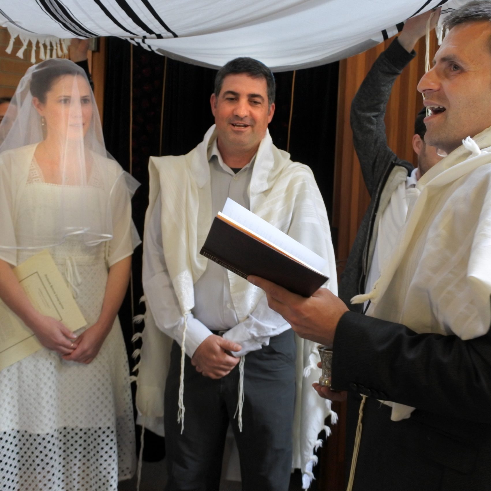 Couple under the chuppah